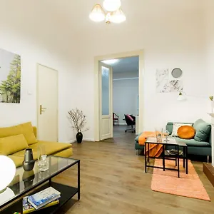 https://unique-riverside-apartment.inbudapesthotels.com
